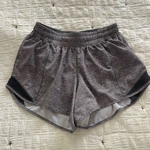 Lululemon Hotty Hot low rise (tall) 4” short